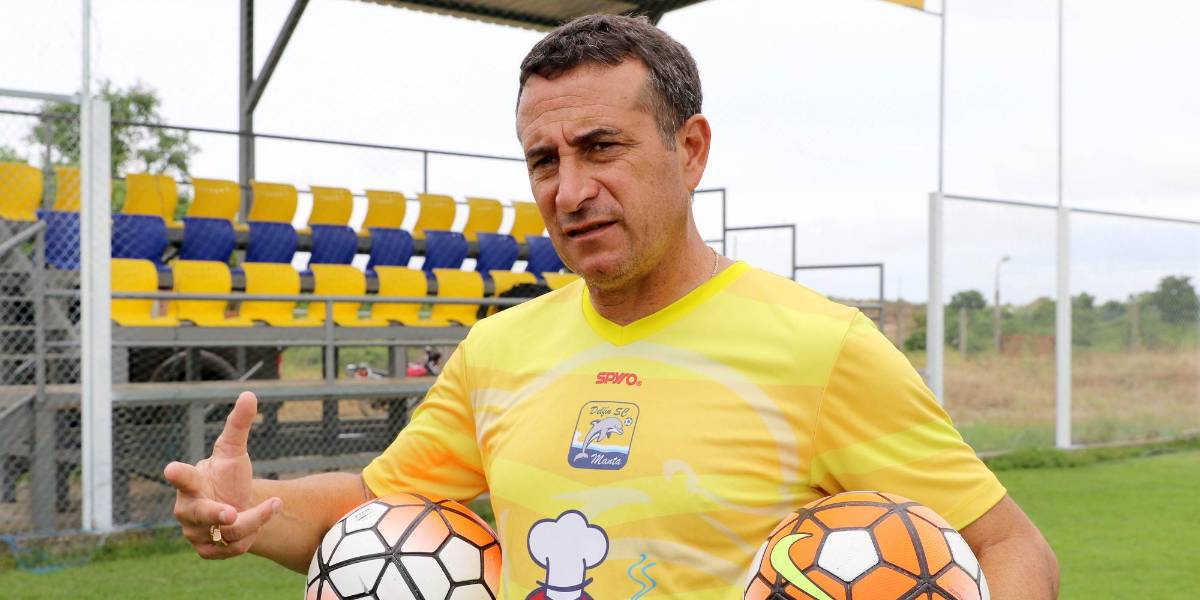 Sanguinetti habría dejado de ser el técnico de Delfín SC