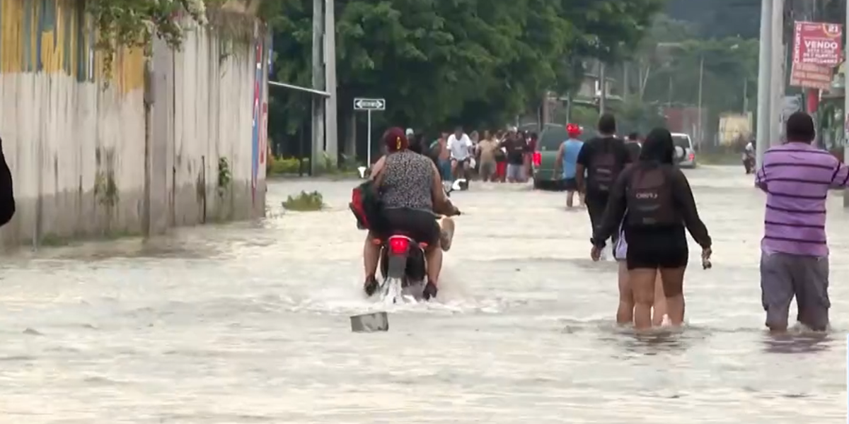 Lluvias y mareas altas provocan inundaciones en Samanes 1 y 2