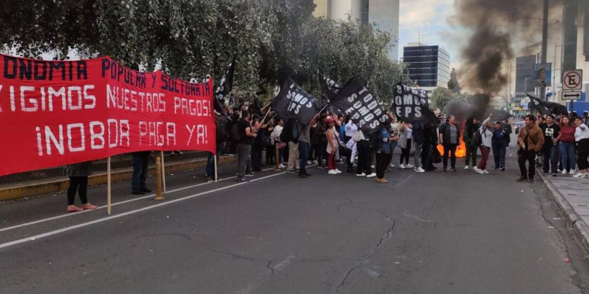 Quito | Gremios protestan por falta de pagos y cierran la avenida Amazonas
