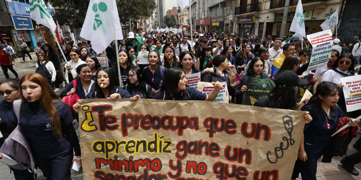 Defensores de las reformas laborales y de la salud de Gustavo Petro salen a las calles de Colombia
