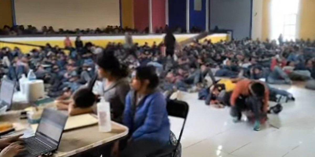 Migrantes ecuatorianos y de otras nacionalidades fueron hallados en una bodega, en México