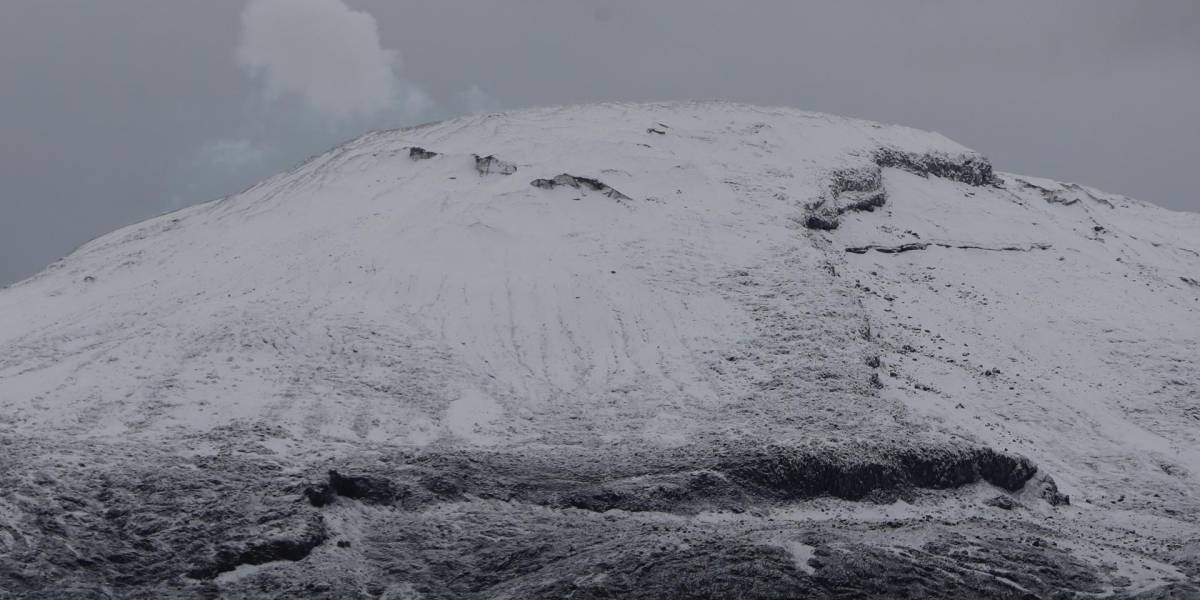 Volcán Nevado del Ruiz, en Colombia, sigue en alerta naranja