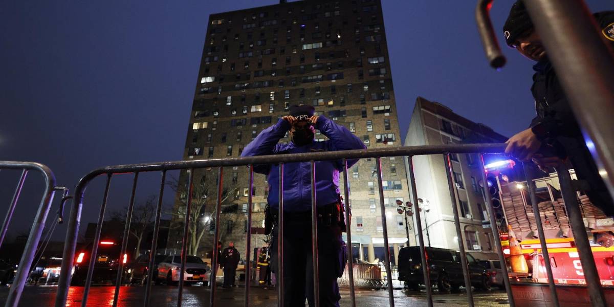 Un trágico incendio deja al menos 19 muertos en Nueva York, 9 de ellos niños