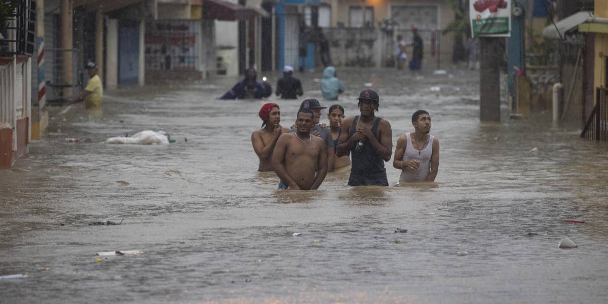 La tormenta tropical Franklin se aleja de República Dominicana, pero las lluvias persisten