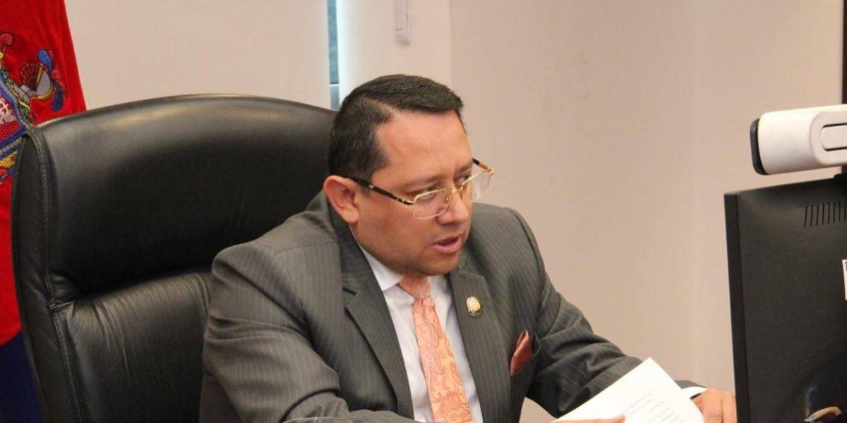 La Contraloría halló irregularidades en contrataciones de los hospitales Andrade Marín y Teodoro Maldonado Carbo