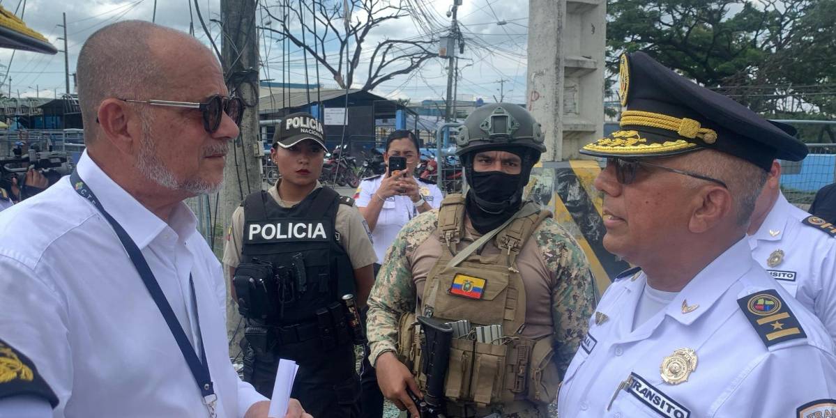 La Comisión de Tránsito del Ecuador se une al control de seguridad en exteriores de las cárceles