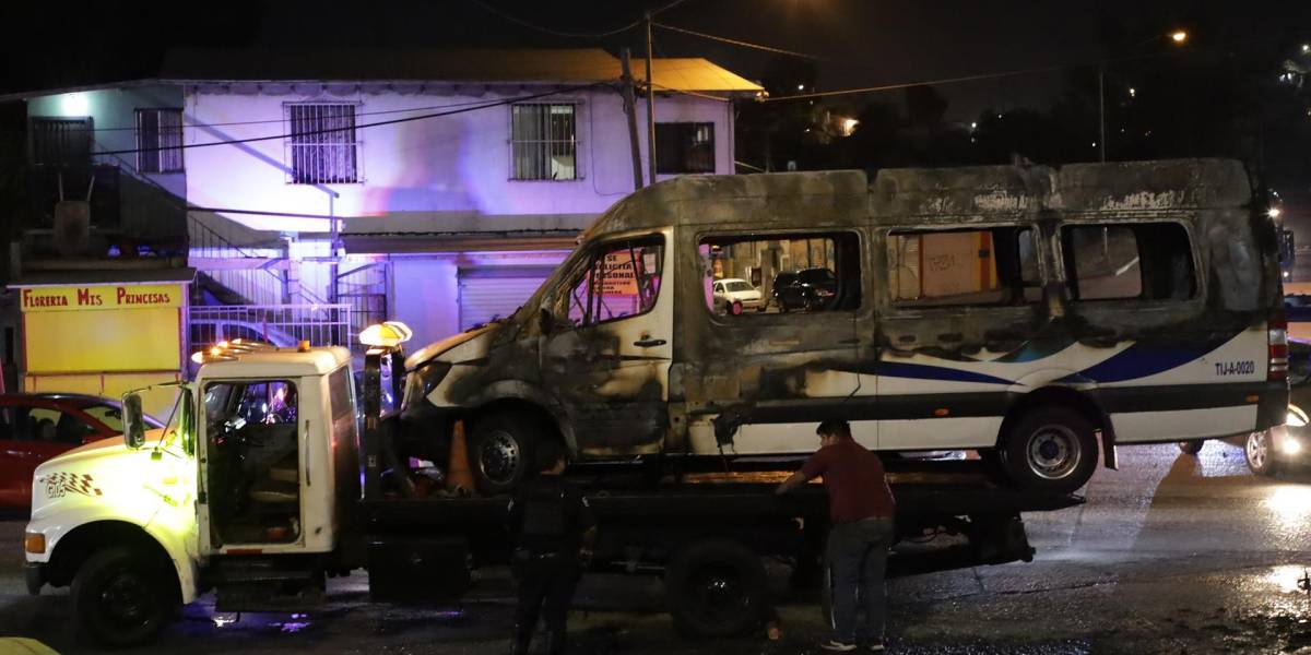 Violencia en México: al menos 12 vehículos incendiados por miembros de un cártel