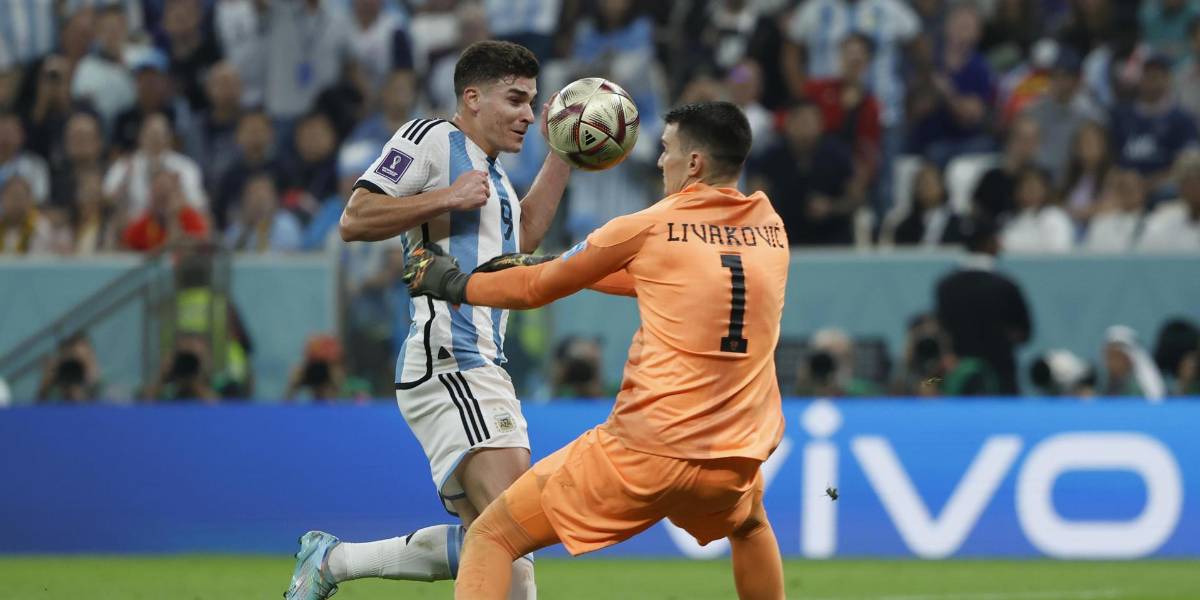 Qatar 2022: ¿fue penal de Livakovic sobre Julián Álvarez?