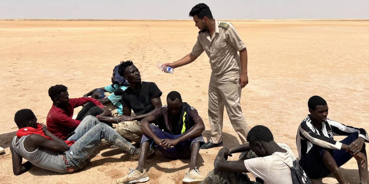 Migrantes desafían peligrosa ruta al huir de Túnez y Libia para llegar a Italia