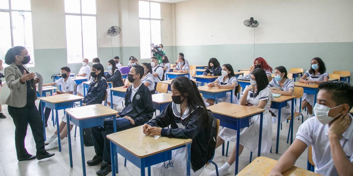 Clases presenciales no se suspenderán en el país, insiste ministra de Educación