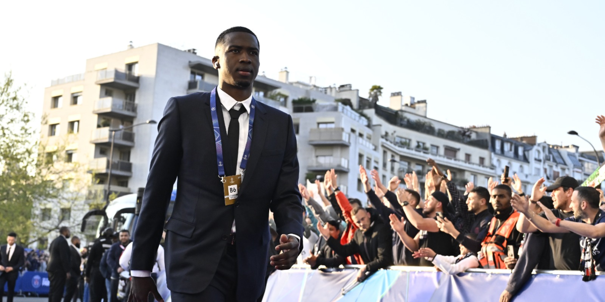 Willian Pacho, homenajeado por la embajada de Ecuador en Francia