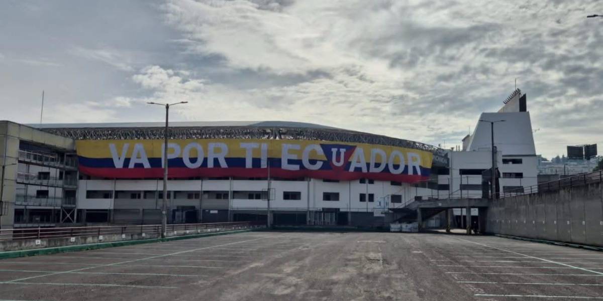 ¡Va por ti Ecuador! La histórica bandera de Liga acoge al estadio Rodrigo Paz Delgado