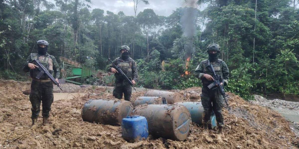 El Ejército destruyó material utilizado para la minería ilegal en Sucumbíos