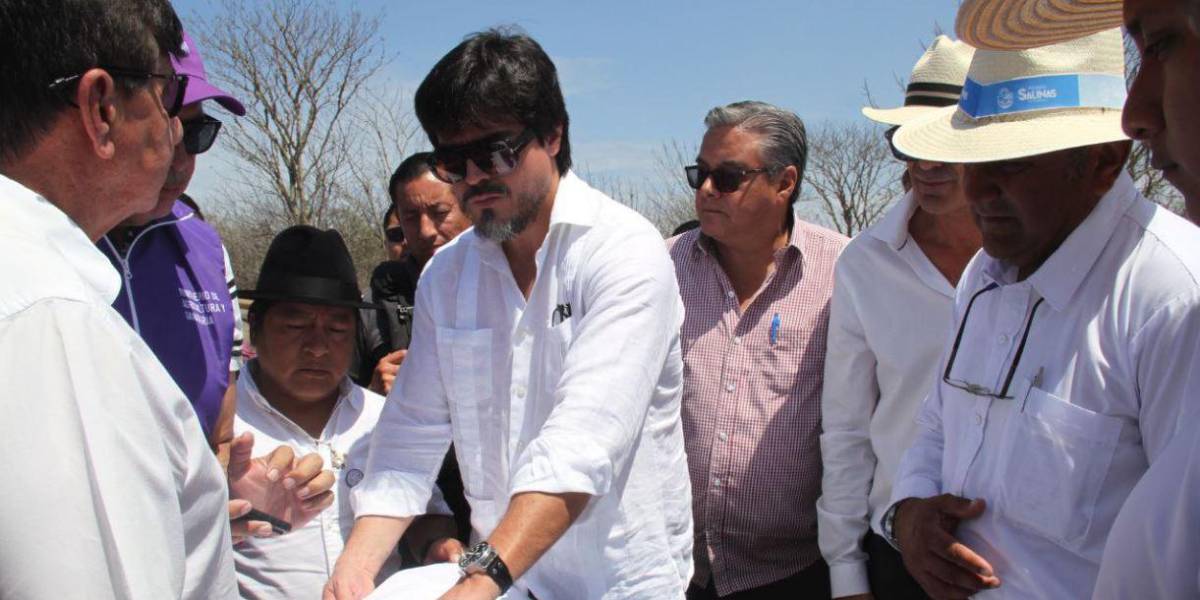 El Ministro de Gobierno revisa dónde se construirá una nueva cárcel en Santa Elena