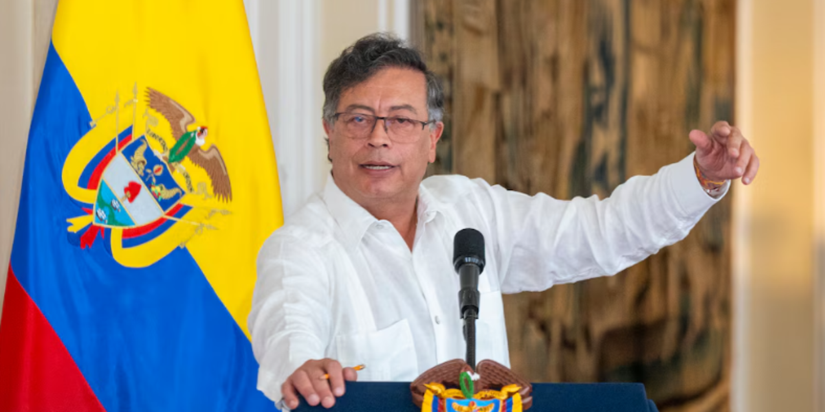 Gustavo Petro insta a los colombianos indocumentados en Estados Unidos a regresar al país