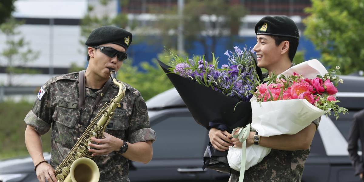 RM y V de BTS completan su servicio militar y anticipan el retorno del grupo de K-Pop más popular