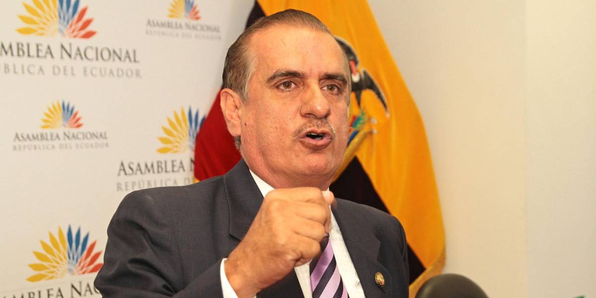 Vicente Taiano Álvarez renuncia como gobernador del Guayas