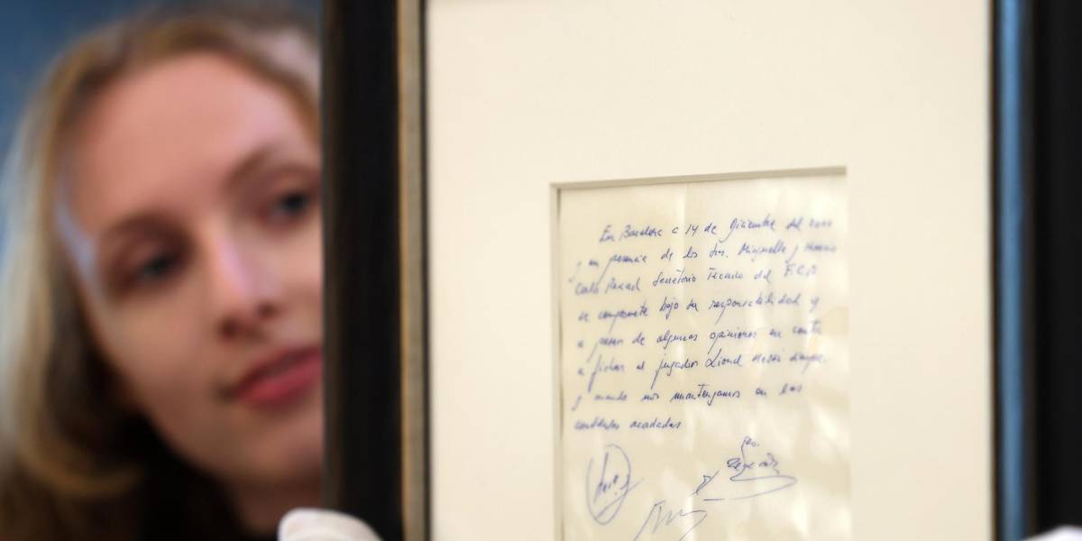 Pagaron USD 967,000 por la servilleta con el primer contrato de Messi en el FC Barcelona