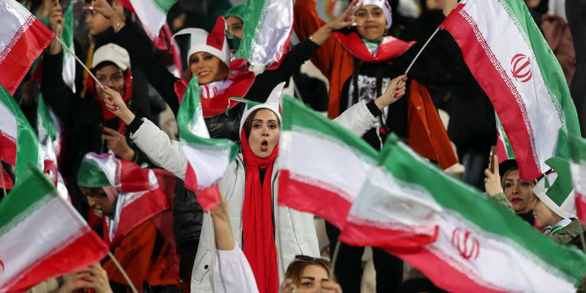 La liga de fútbol iraní prohibió la presencia de las mujeres en el estadio Yadegar Imam de la ciudad de Tabriz.