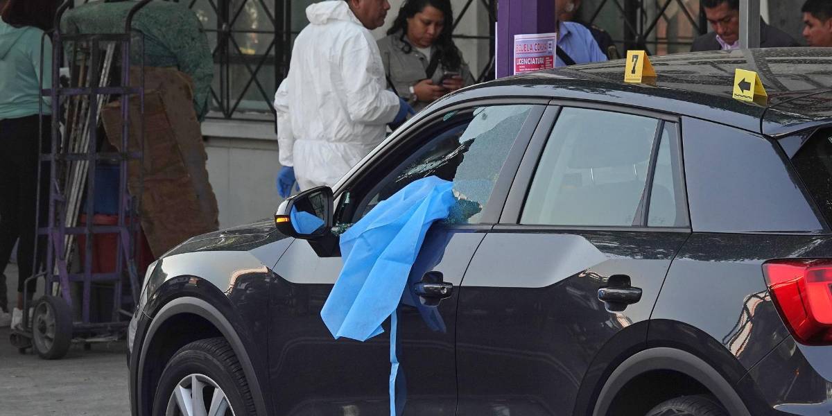 La Fiscalía de México señala que al menos cuatro personas participaron en crimen de funcionarios