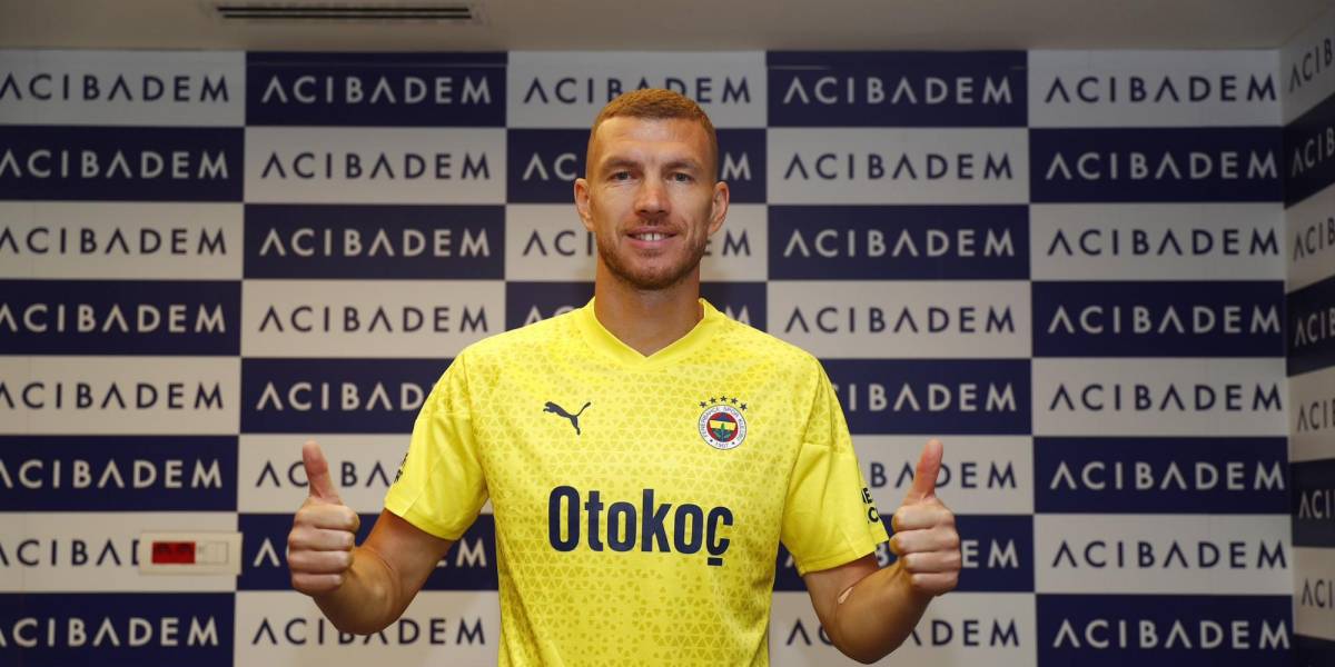 El club turco anunció el fichaje del delantero bosnio Edin Dzeko en redes sociales.