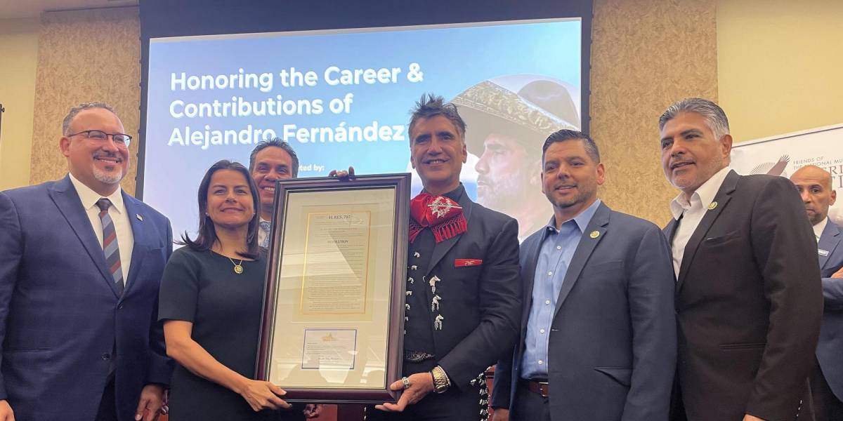 Alejandro Fernández recibe un reconocimiento del Congreso de EE.UU.