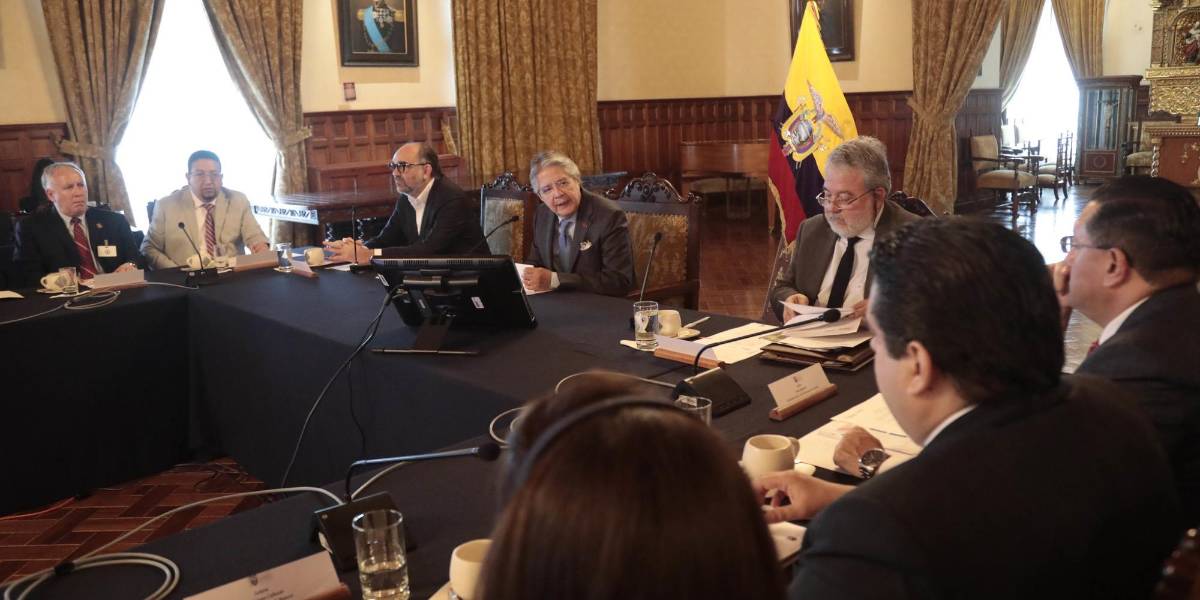 Crean cinco mesas de trabajo para fortalecer políticas anticorrupción