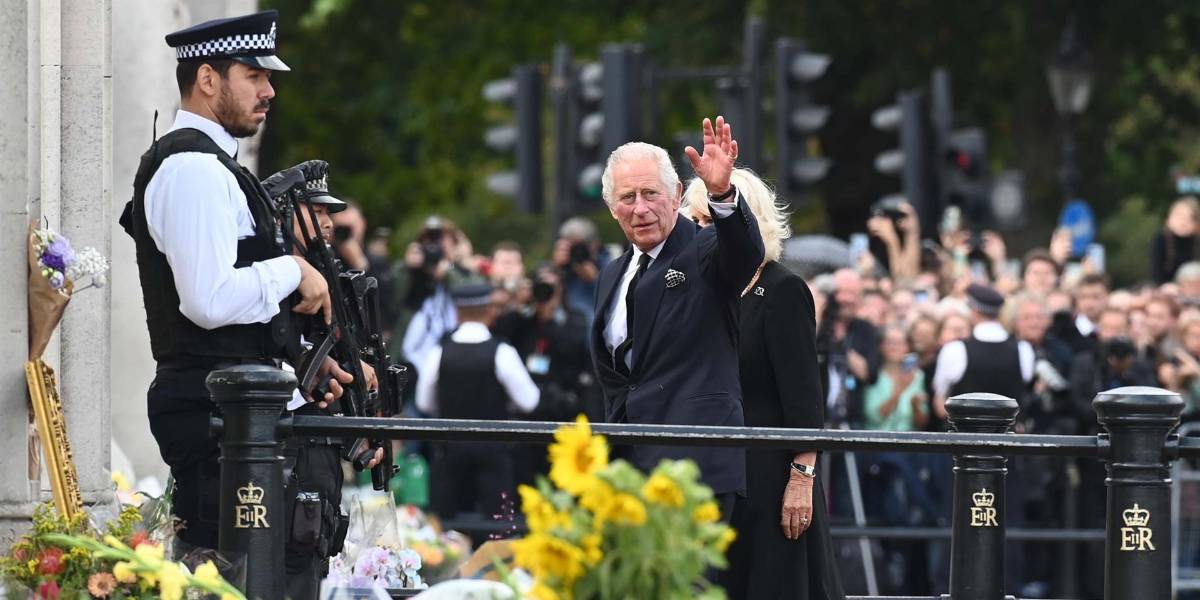 Rey, reina, príncipe ¿se escribe con mayúscula o minúscula?