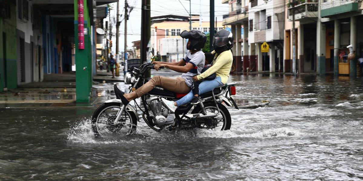 Lluvias en Guayaquil: Autoridades recomiendan permanecer en casas por lluvias intensas previstas hasta el sábado