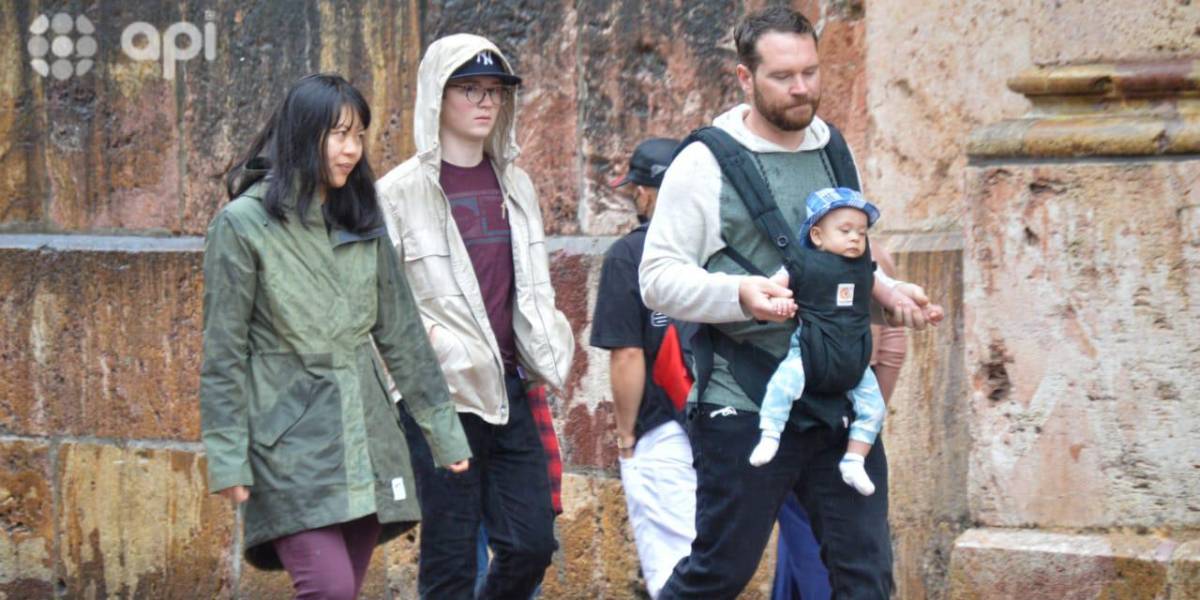 Reino Unido da luz verde a sus ciudadanos para viajar a Ecuador tras el paro