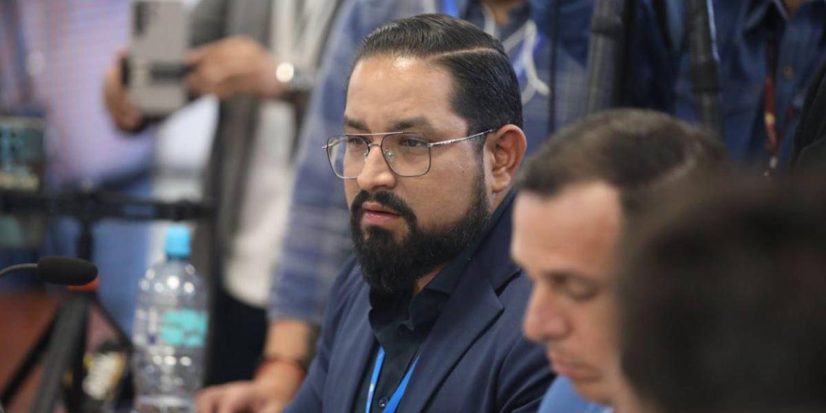 La Revolución Ciudadana expulsa de sus filas al asambleísta Sergio Peña