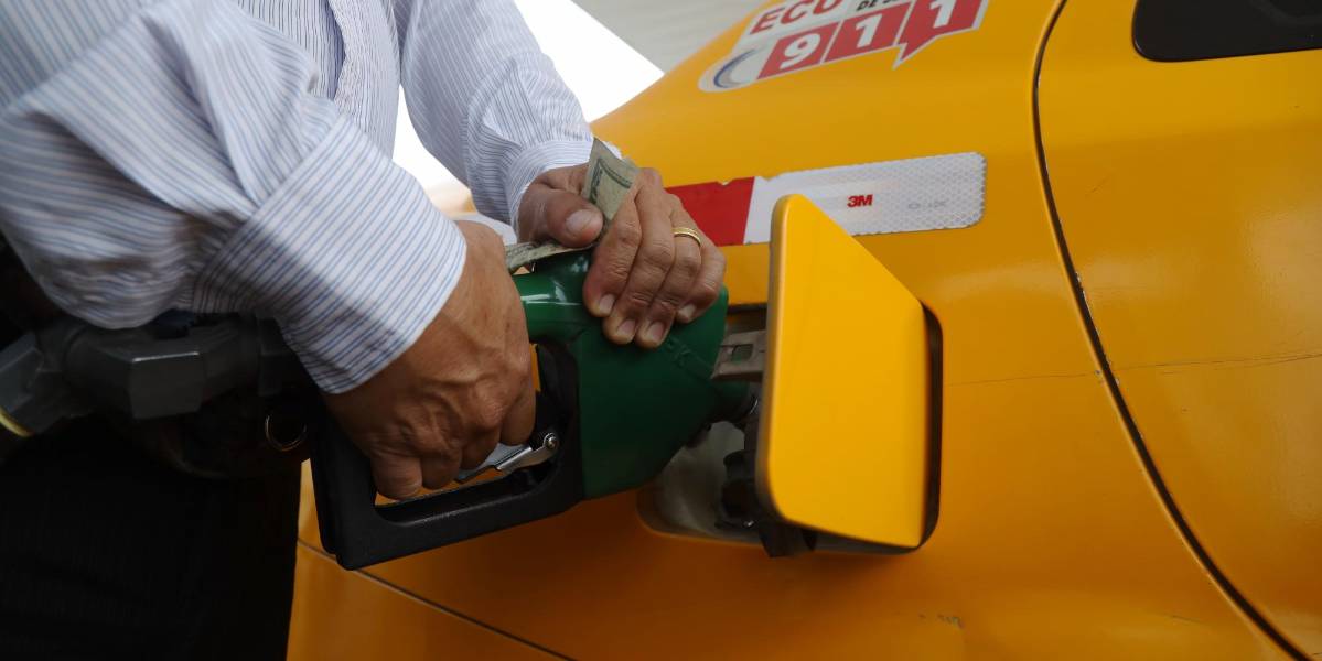 Las gasolinas Extra y Ecopaís tendrán una disminución de USD 0,18, desde el 12 de abril