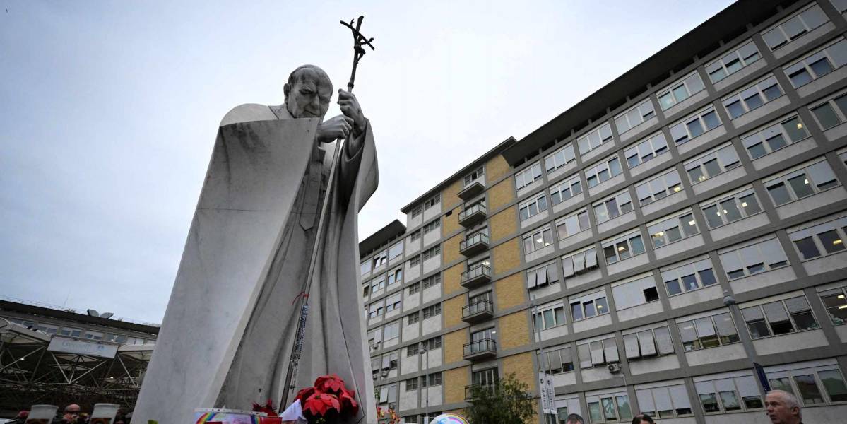 El Papa Francisco sigue en estado crítico pero estable mientras espera resultados de una nueva tomografía