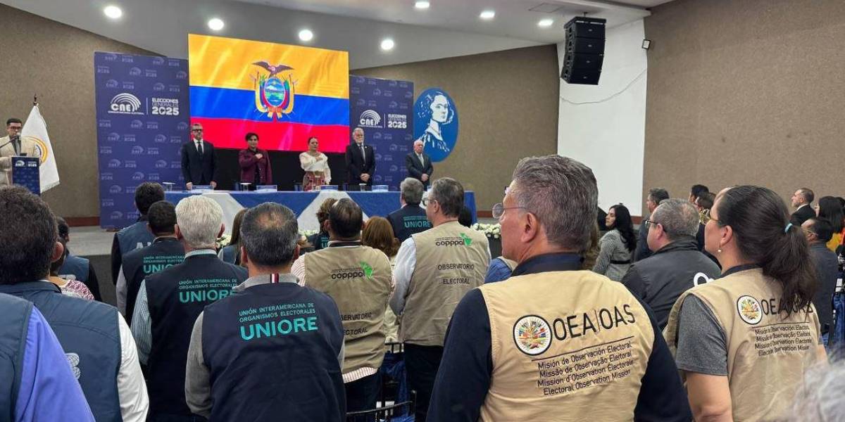 El CNE inaugura el voto en el exterior de esta segunda vuelta electoral 2025