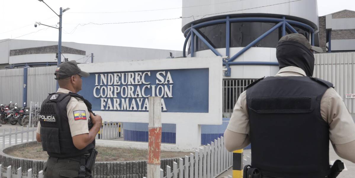 Sujetos dispararon más de 90 veces contra una empresa farmacéutica de Durán