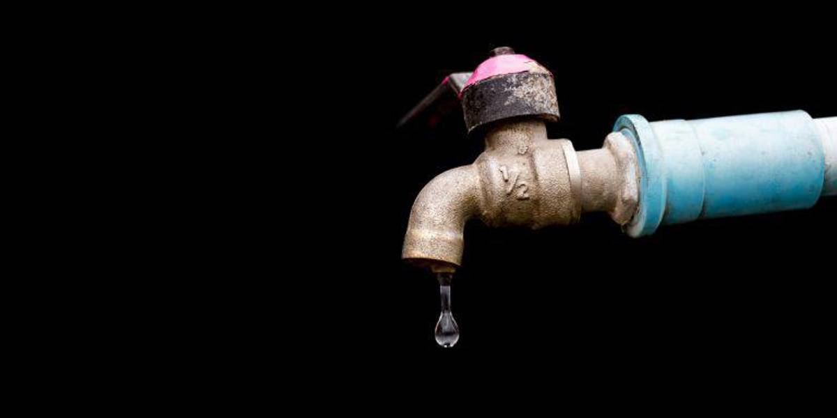 La alta turbiedad del río Daule obliga a suspender el servicio de agua potable en Samborondón, Daule y Nobol