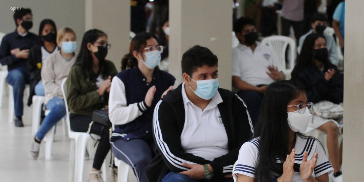Guayaquil: COE Cantonal da paso al regreso voluntario a clases presenciales