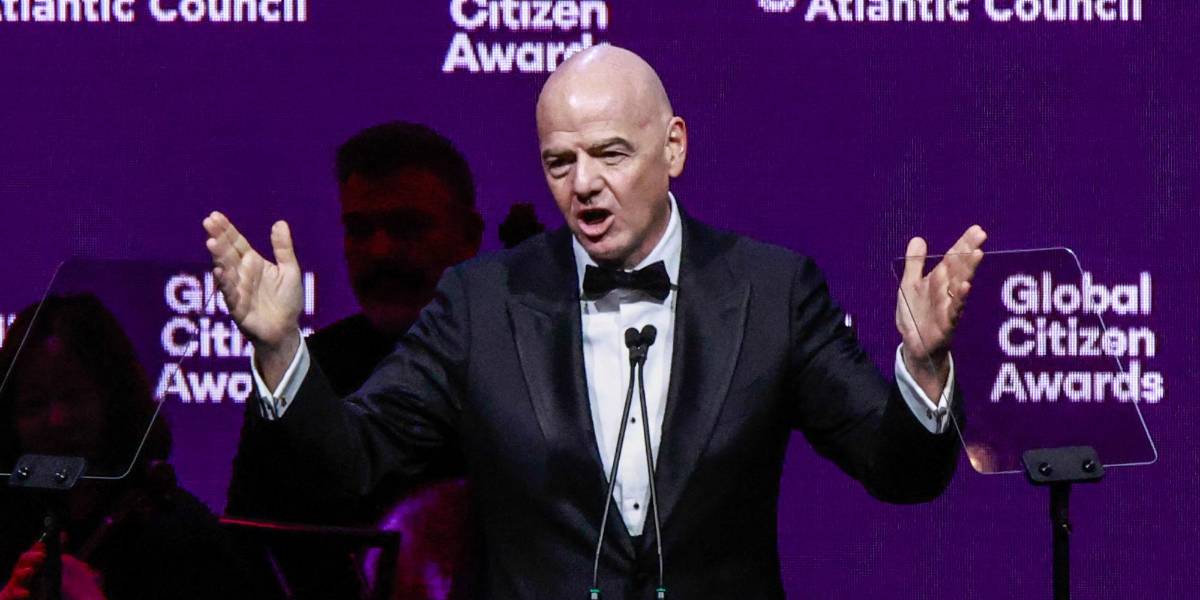 Gianni Infantino, presidente de la FIFA, felicitó a Dragonas IDV
