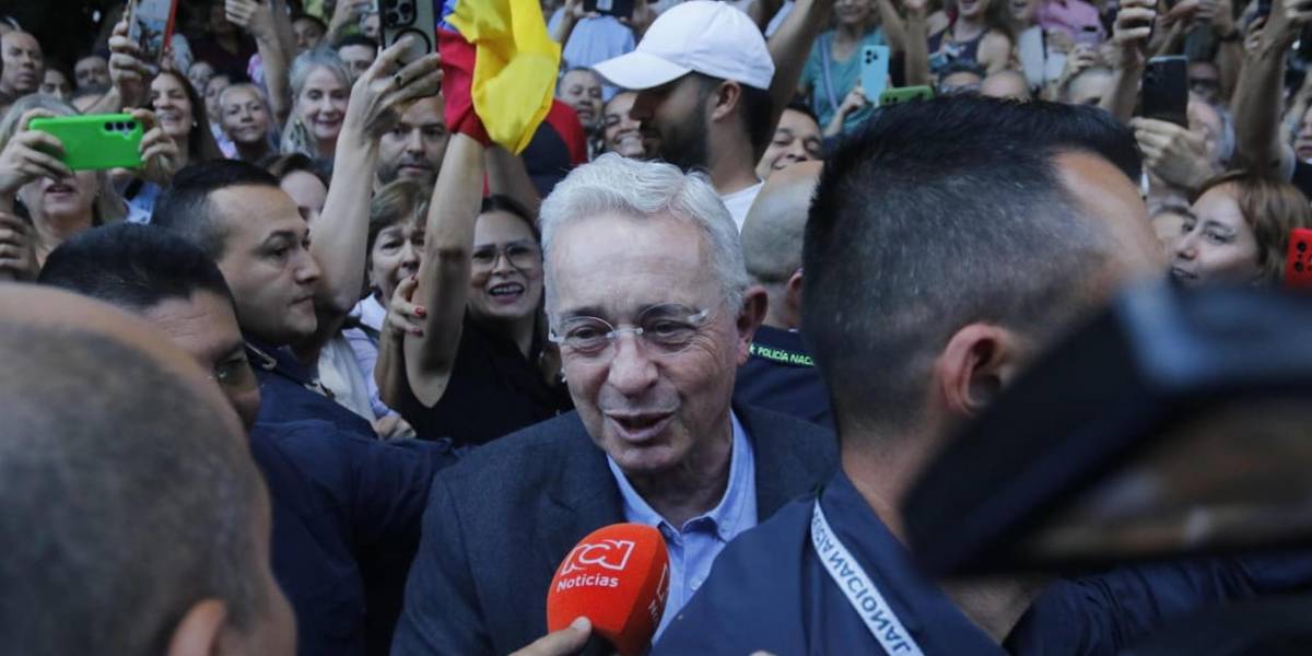 Álvaro Uribe afirma que EE.UU. tiene pruebas de los vínculos de Maduro con el narcoterrorismo