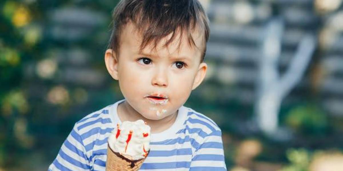 Un niño de 4 años llama al 911 para denunciar que su madre le robó un helado