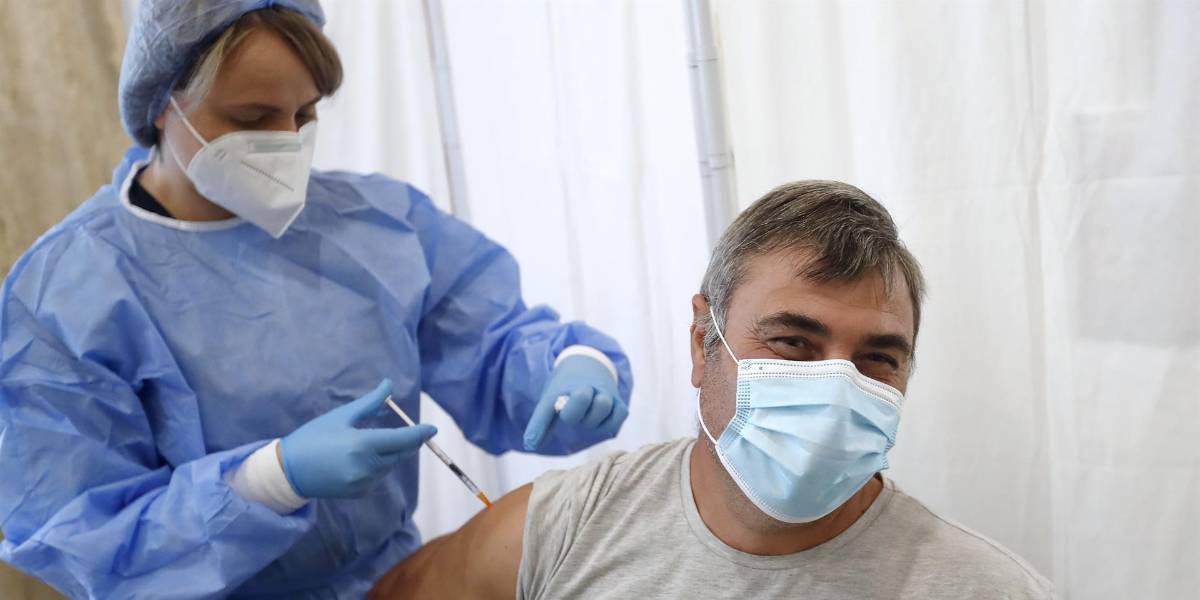 FDA limita el uso de la vacuna contra Johnson &amp; Johnson por raros coágulos de sangre