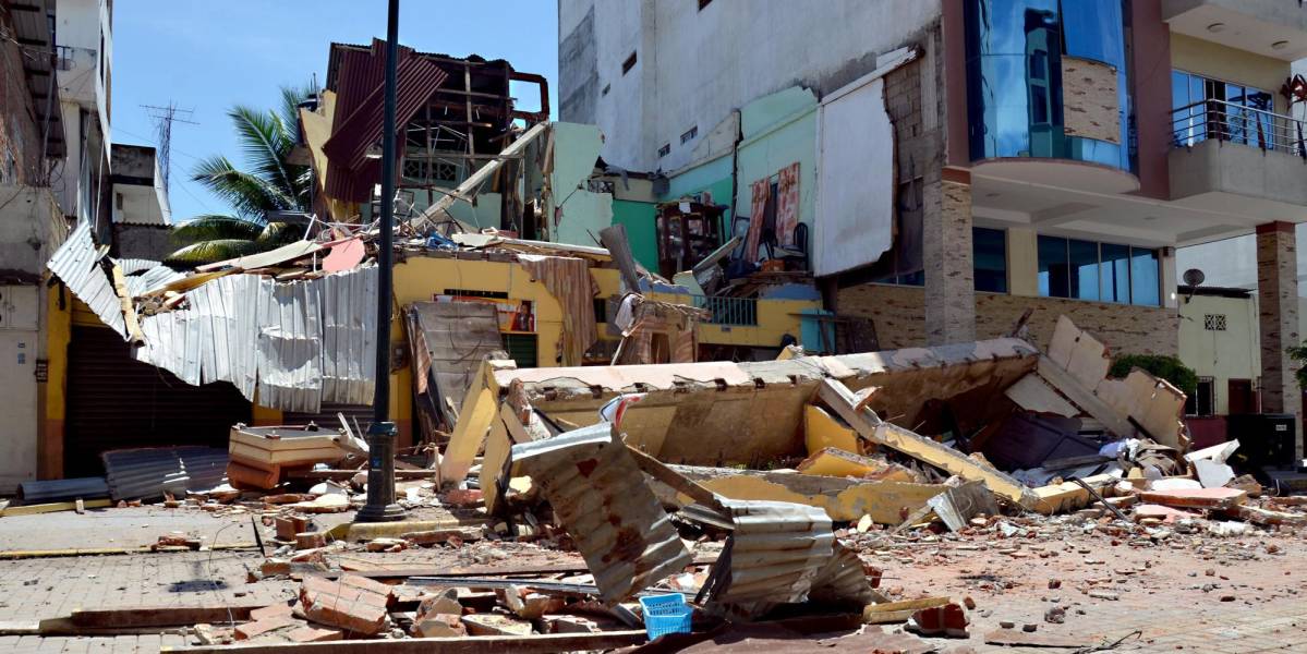 Cifra de fallecidos por el terremoto se reduce por un ajuste de datos en el COE de El Oro