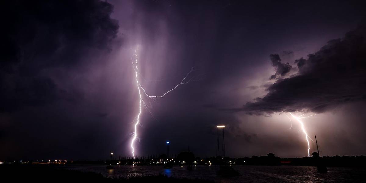 Qué no se debe hacer en caso de una tormenta eléctrica y cómo protegerse