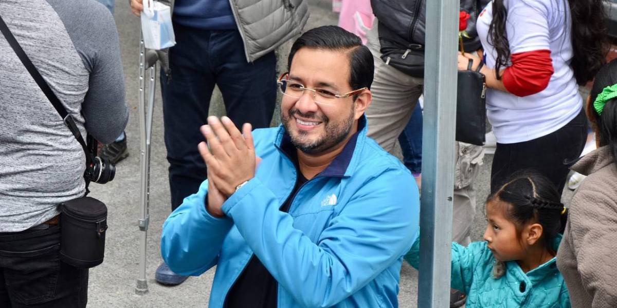 Francisco Hidalgo asume la presidencia de la Revolución Ciudadana, tras la renuncia de Marcela Aguiñaga