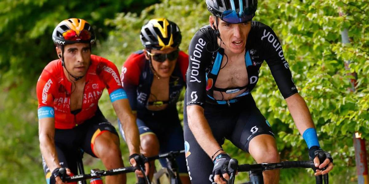 Romain Bardet, rival directo de Carapaz, abandona el Giro de Italia