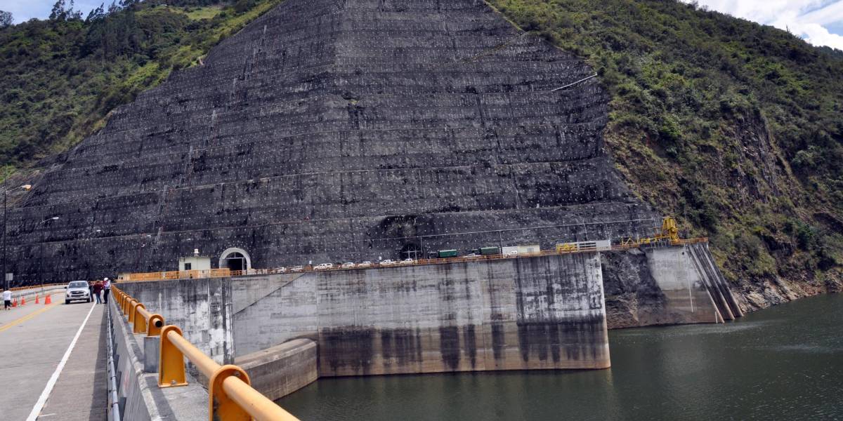 Inés Manzano descarta apagones en Ecuador porque el embalse de Mazar está casi lleno