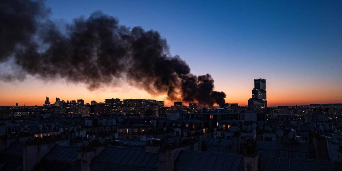 Incendio de gran magnitud azota el norte de París