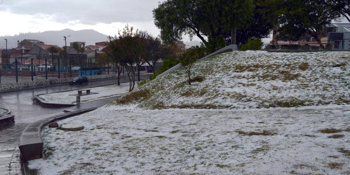 Granizo e inundaciones afectan algunos sectores de Cuenca