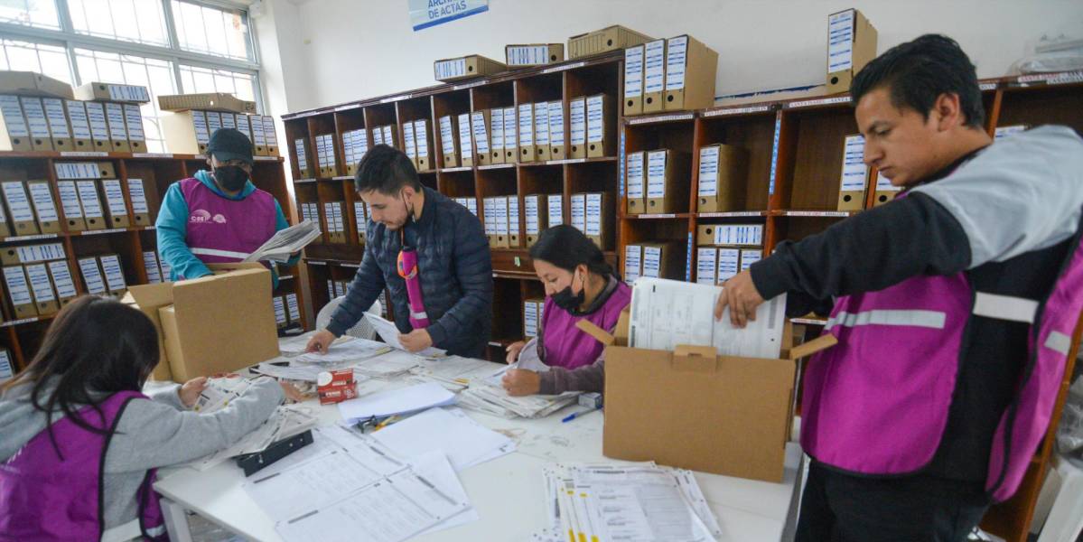 Resultados elecciones Ecuador 2023: El CNE dice que resultados de la consulta popular se actualizarán hasta este martes