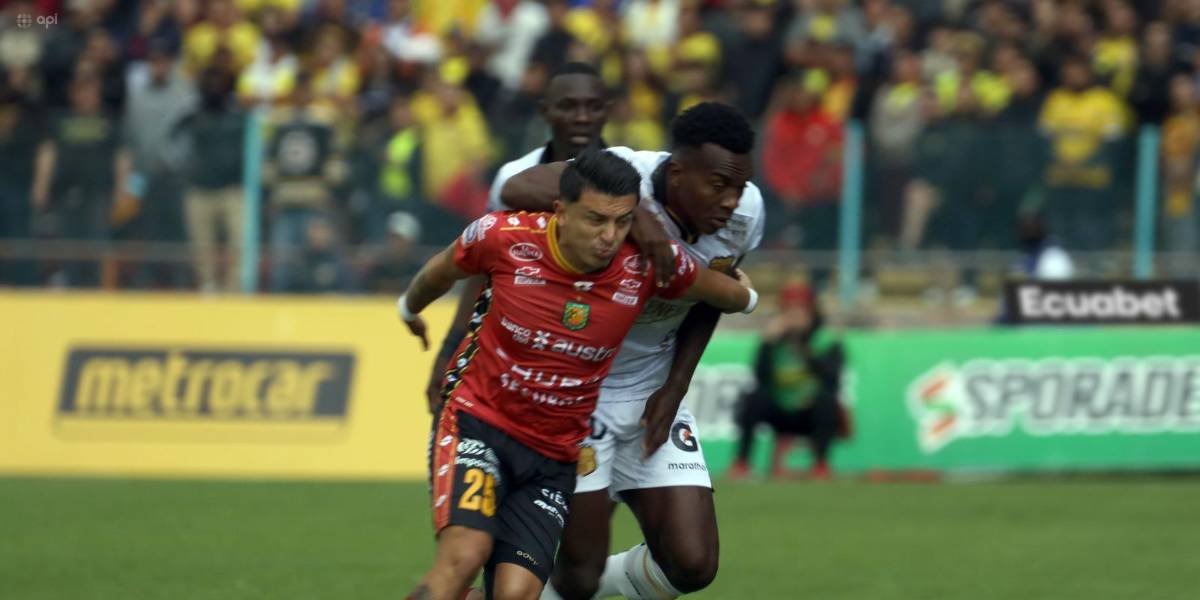 Comisión Nacional de Arbitraje admite error del VAR en contra de Deportivo Cuenca en su derrota ante Barcelona SC